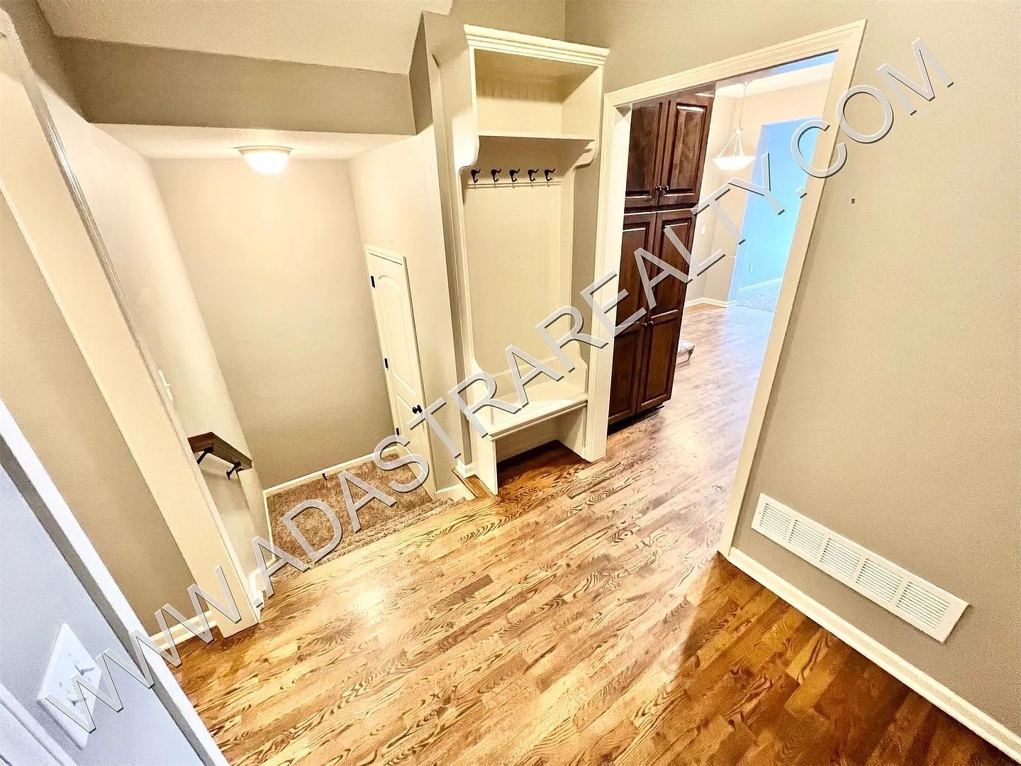 Beautiful and Spacious Olathe Townhome-Available in AUGUST — Photo 3