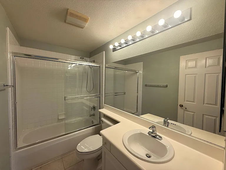 5254 Southhampton Cv — Photo 12