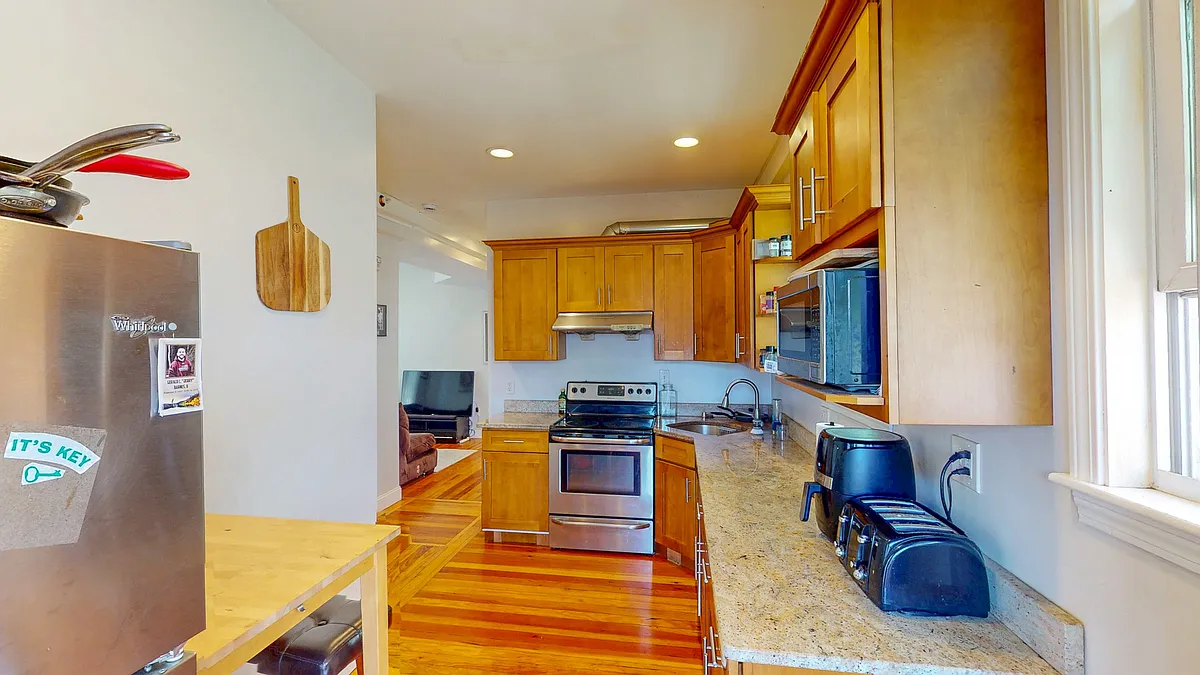 Building Photo - 16 Carpenter St #2B