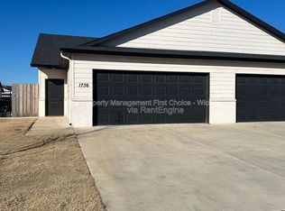 1736 E Decarsky Ct, Derby, KS 67037