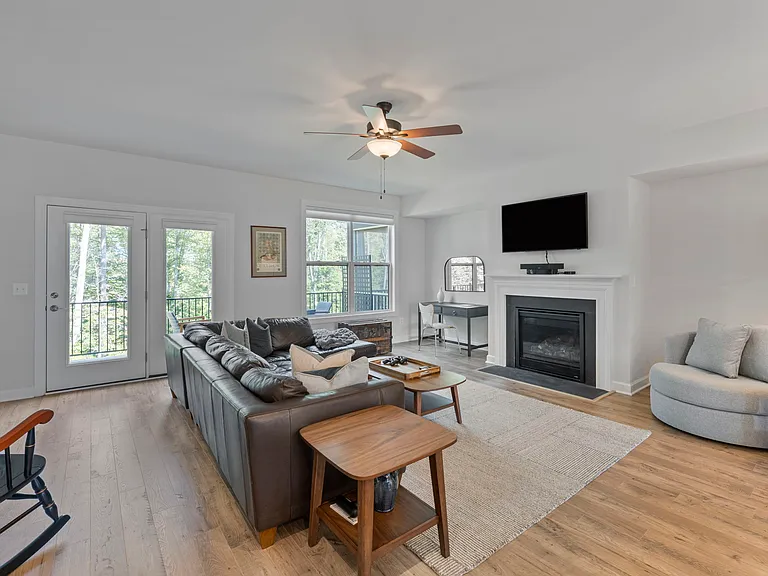 1810 Fowler St — Photo 11