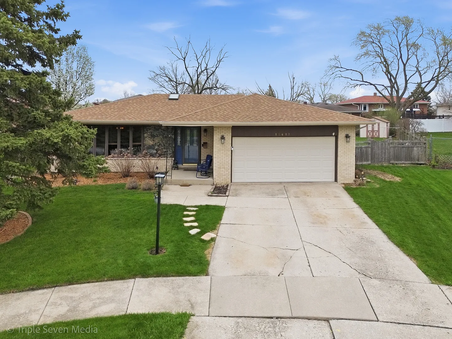 15417 Maple Ct photo 1