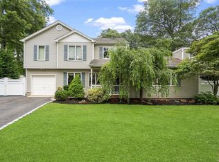 2 Lynch Ln, Smithtown, NY 11787