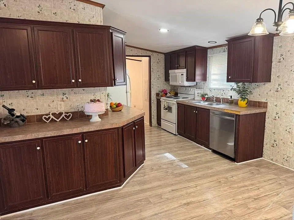 3 bed, 2.0 bath, 1232 sqft, $1,500 — Photo 4
