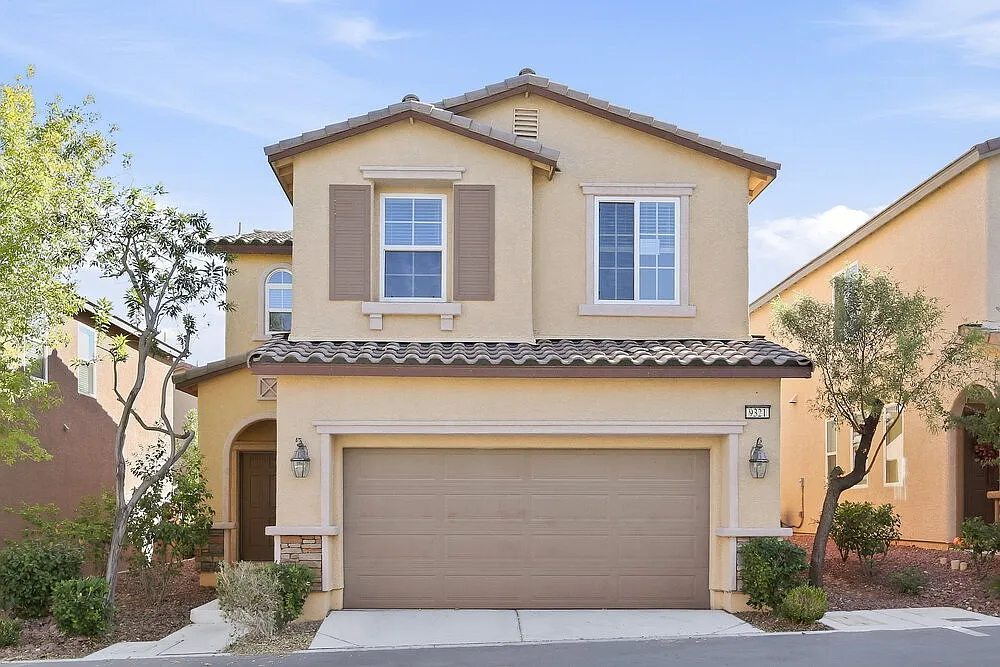3 bed, 2.5 bath, 1457 sqft, $2,310 — Photo 1