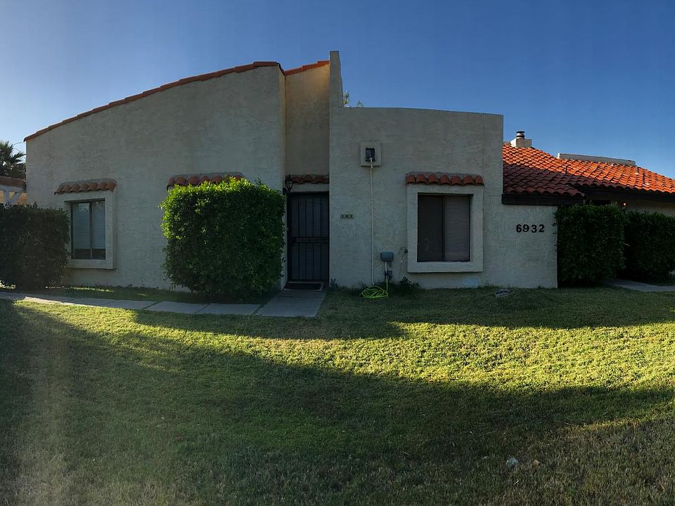 Street photo of the triplex. Unit is in the back.
