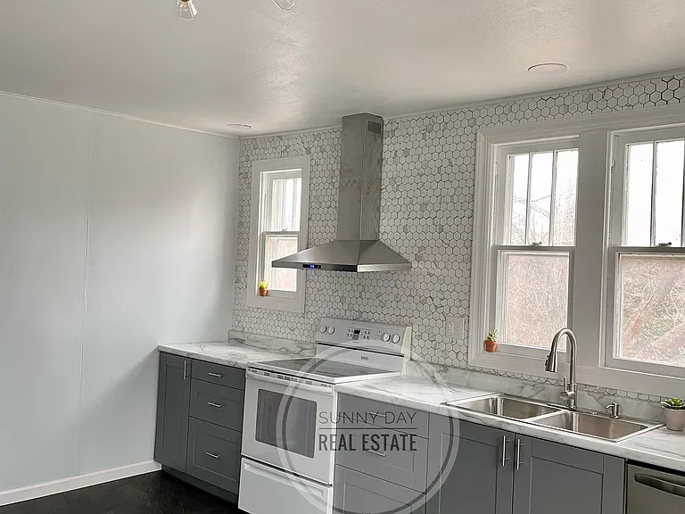 1115 Prickett Ave — Photo 14