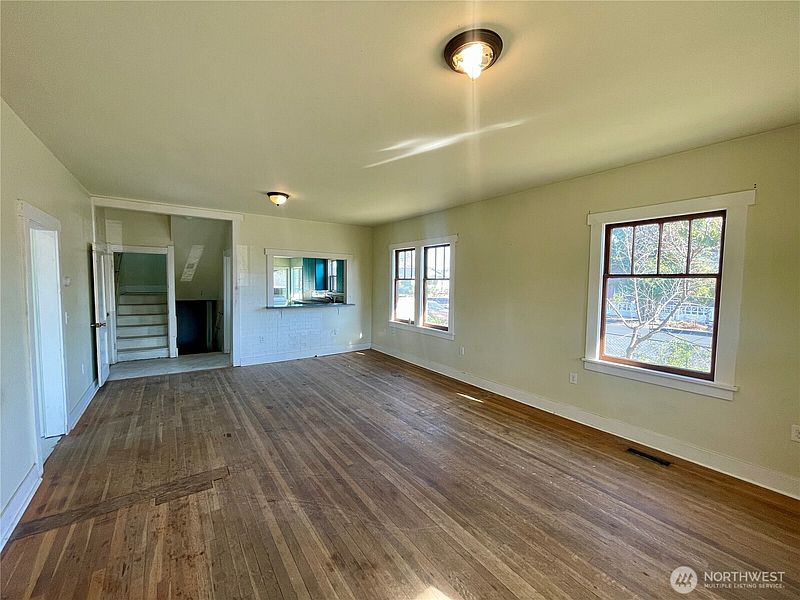 5th image of 1004 W Willow Street