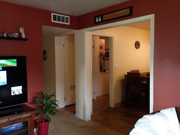 4th image of 1600 Elm Dr