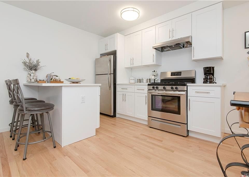 1st image of 1 Hawley Ter APT 5D