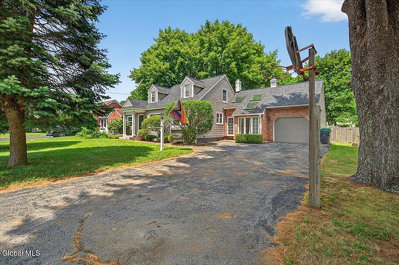 3rd image of 4 Lee Road
