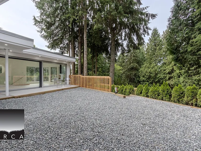 1060 Highland Dr — Photo 4