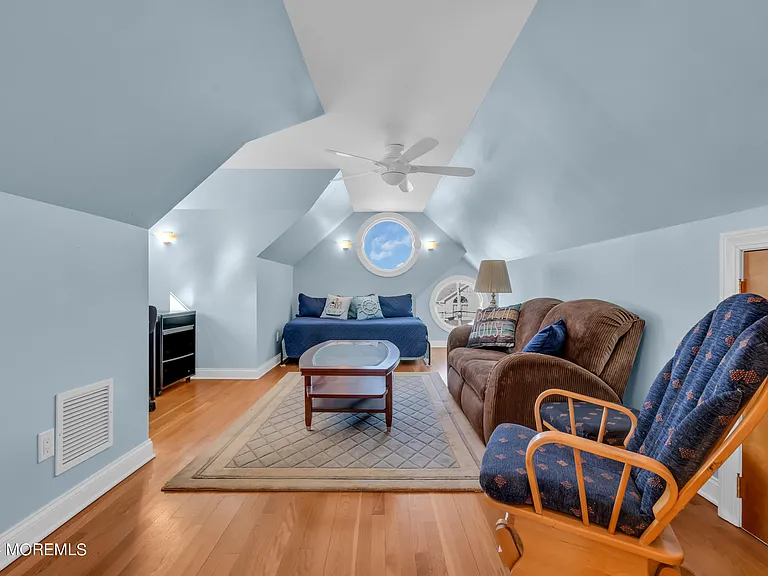 18 Meadow Ave — Photo 42