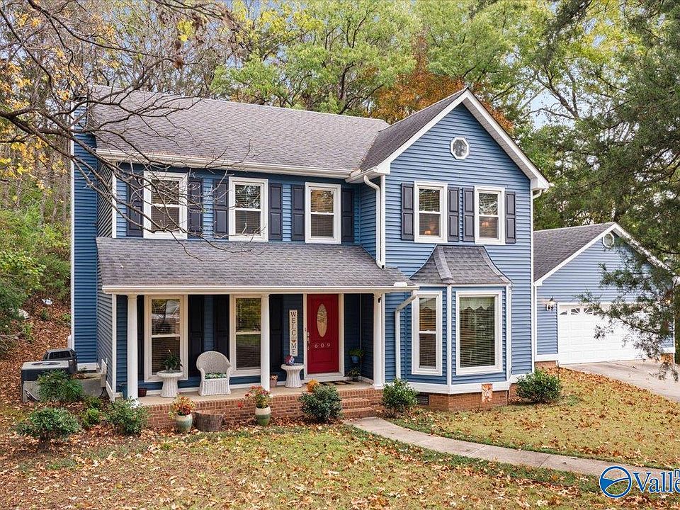 1st image of 609 Versailles Dr SE