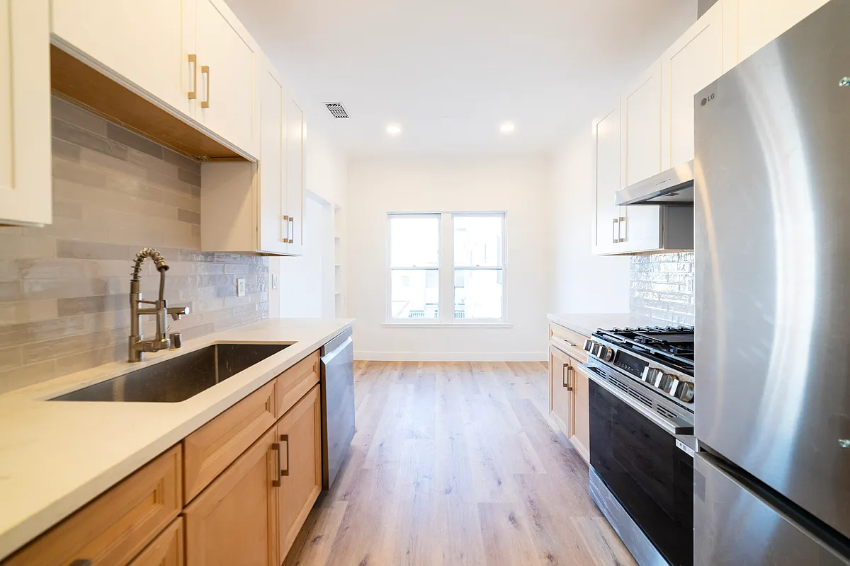 Building Photo - 8323 Blackburn Ave #7