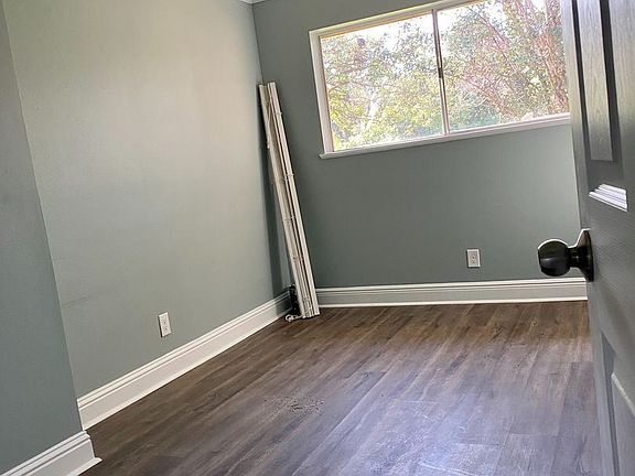 5th image of 1625 Holiday Cir