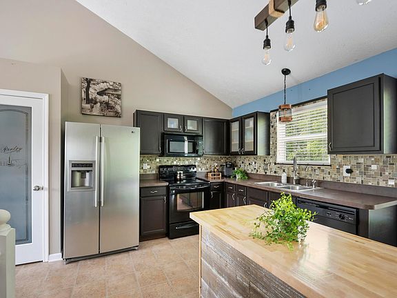 3rd image of 7206 Calusa Dr