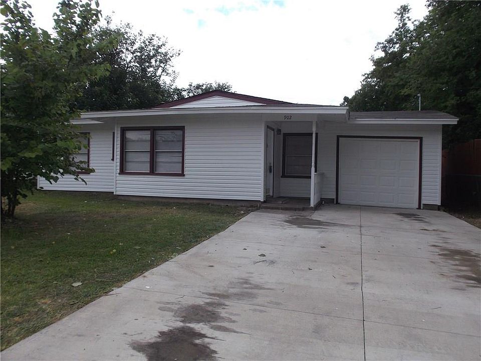 1st image of 902 E Lovers Ln