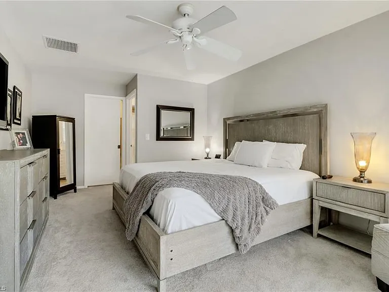 4556 Lakewood Blvd — Photo 8