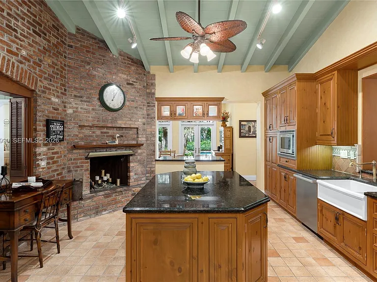 7400 SW 47th Ct — Photo 5