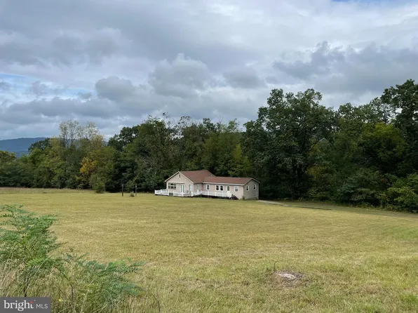 230 Gokey Ln, Great Cacapon, WV 25422
