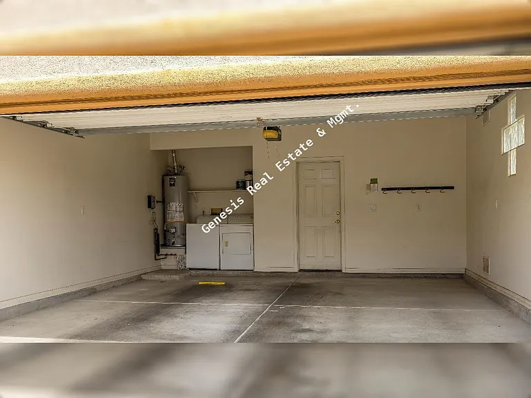 606 W Woodfield Ct — Photo 32