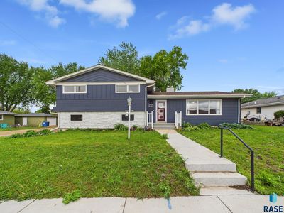 105 S Elm St, Lennox, SD, 57039