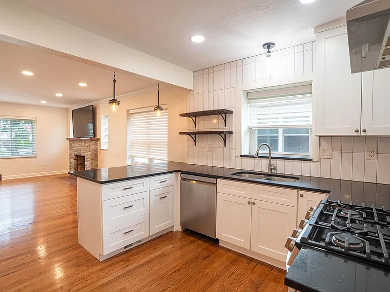 5011 McCausland Ave — Photo 6