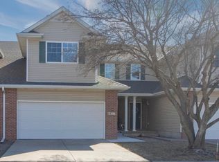8811 Venice Ln, Lincoln, NE 68526