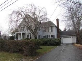 45 Willett Rd, Saunderstown, RI 02874