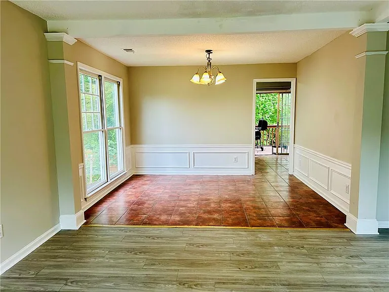 2580 Binghampton Ln — Photo 2