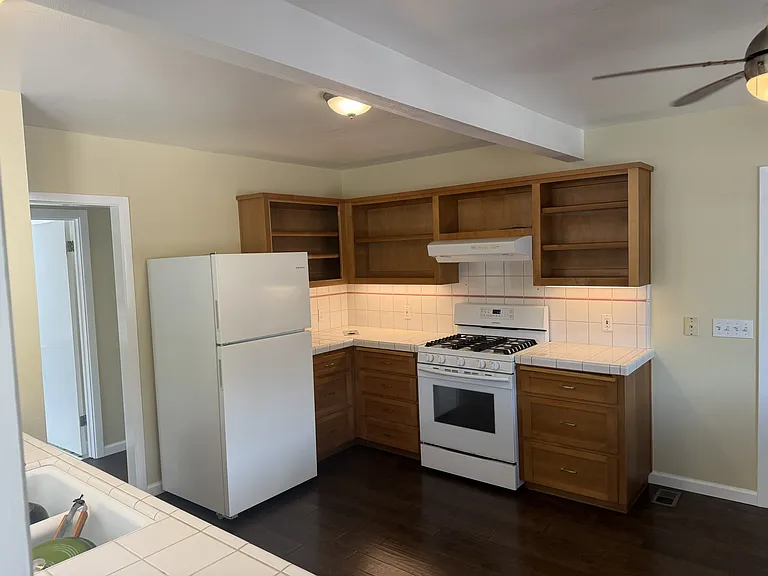 995 Carmel St — Photo 6