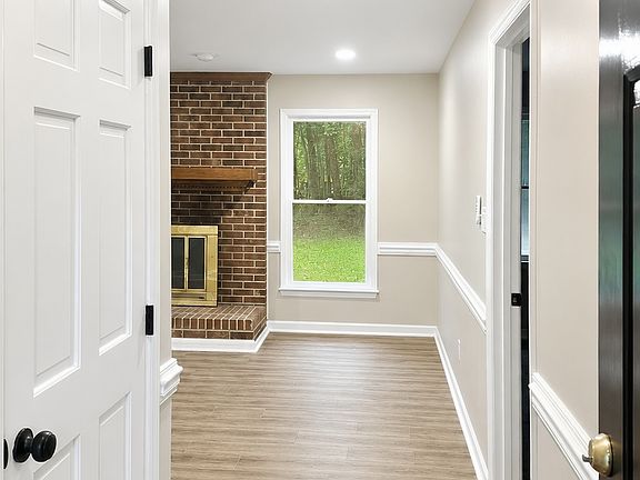 5th image of 2020 Canterbury Rd
