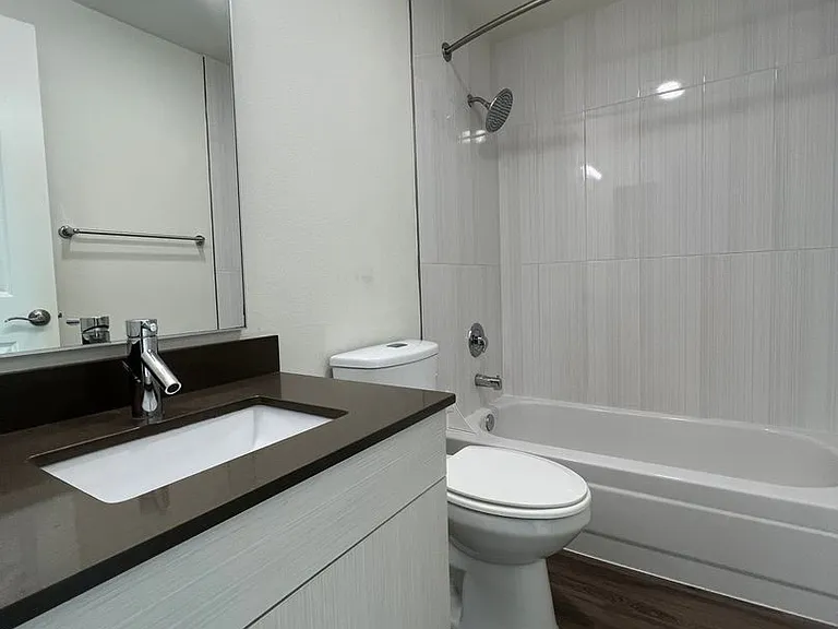 Cameron Apartments — Photo 24