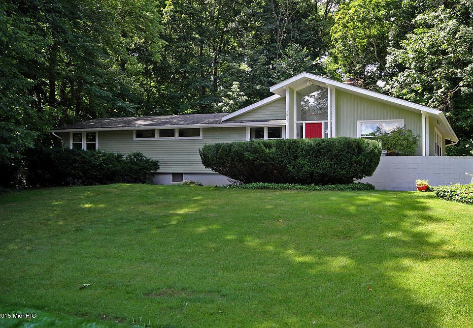 1st image of 2035 Hillsdale Ave