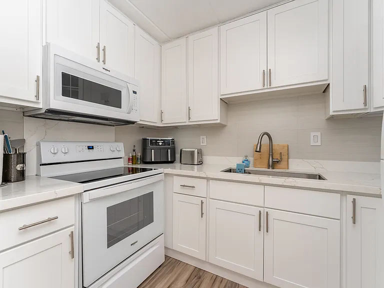 430 Keoniana St #211 — Photo 2