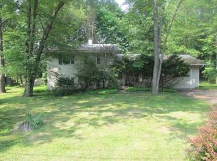 19 Scenic Dr, Poughkeepsie, NY 12603