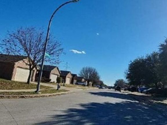 Exterior Neighborhood (street photo)