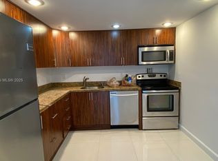 2450 NE 135th St APT 812, North Miami, FL 33181