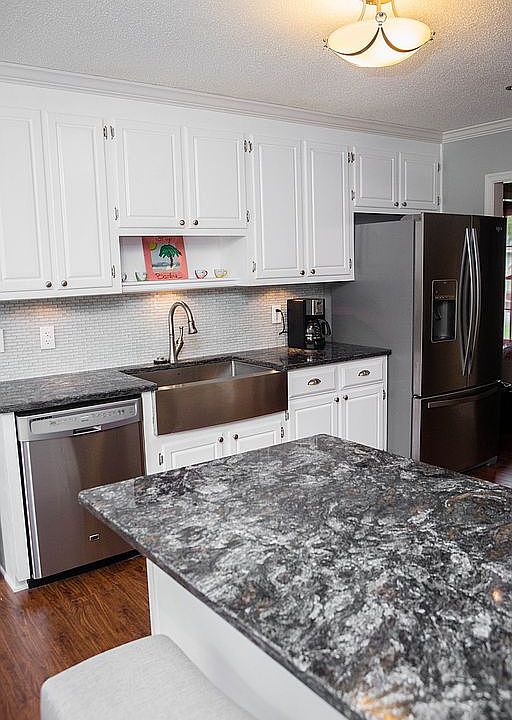 2nd image of 924 Chartwell Dr