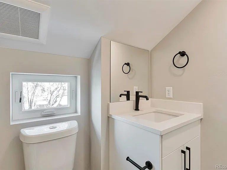 1453 Irving St — Photo 20