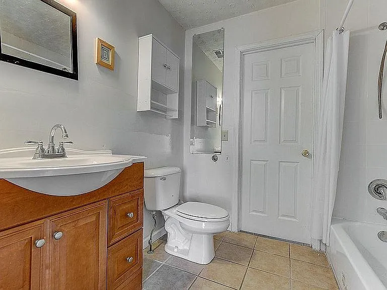 210 N Beech St — Photo 11