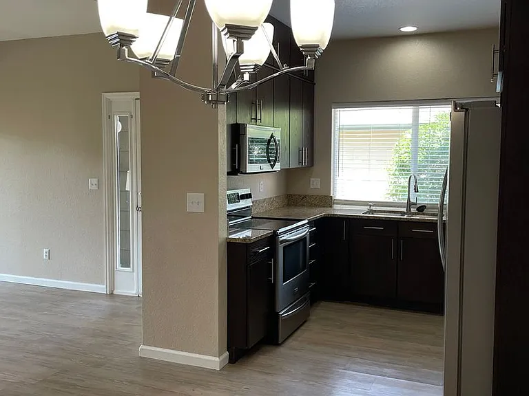 5225 White Willow Dr #J130 — Photo 11