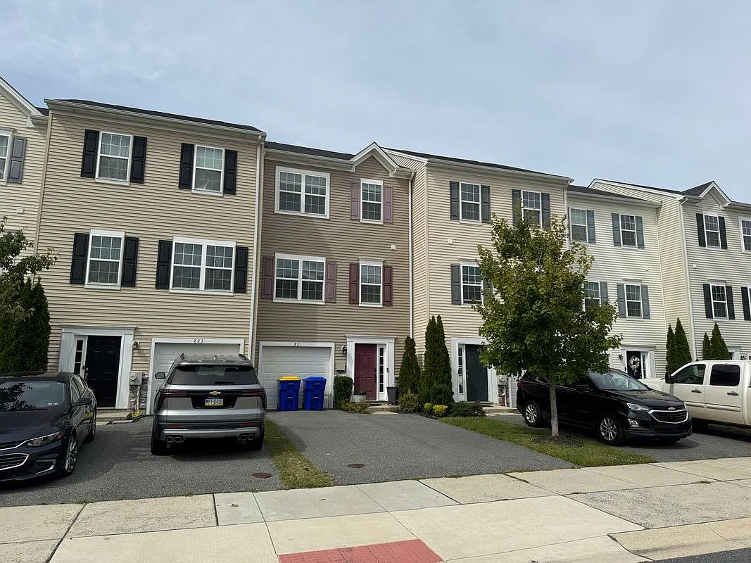 3 bed, 2.0 bath, 2100 sqft, $2,450 — Photo 2