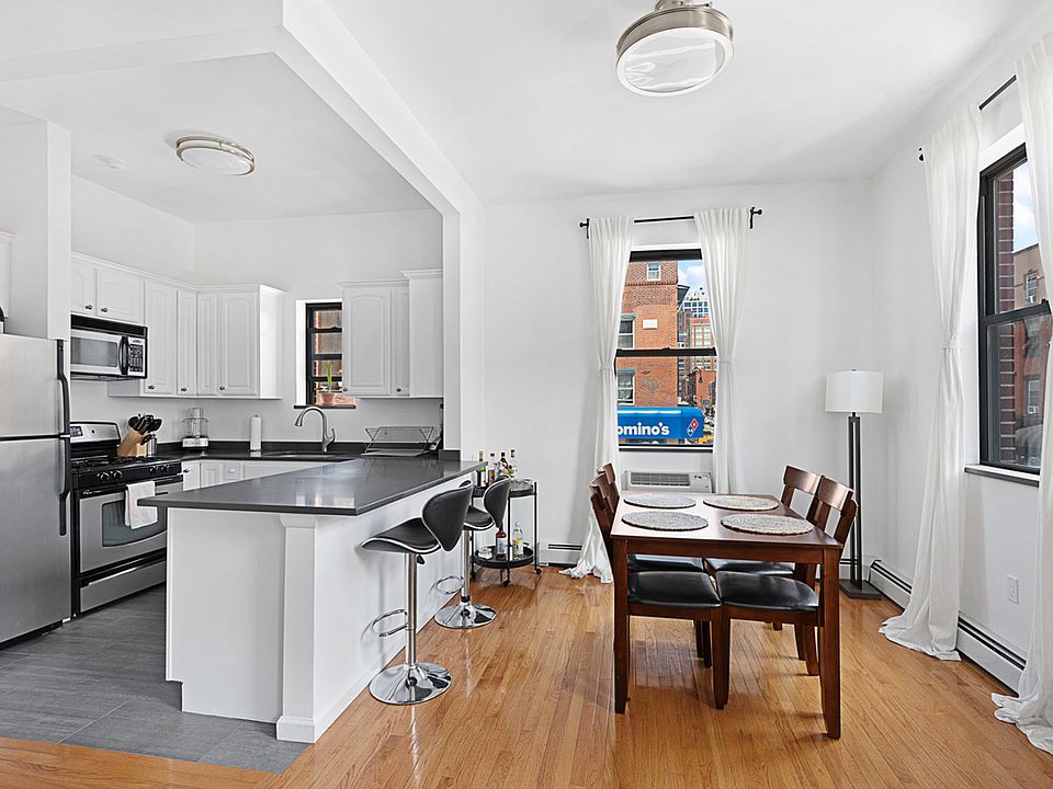 1st image of 148 Smith St APT 1