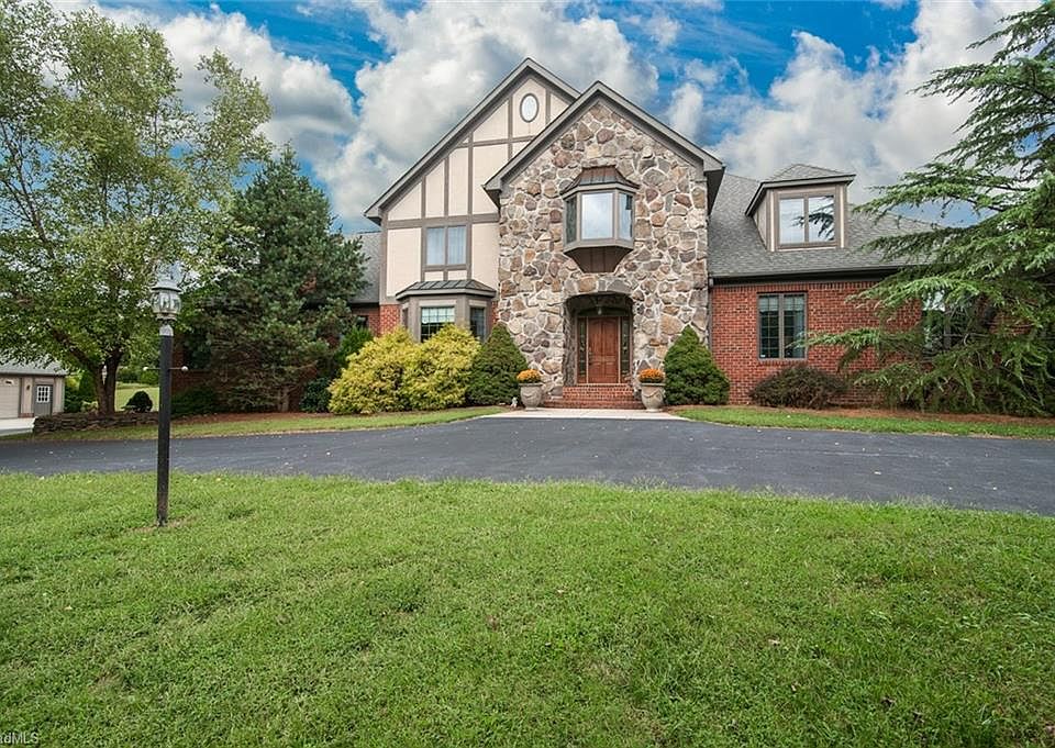 2nd image of 164 Abbotts Grove Ct