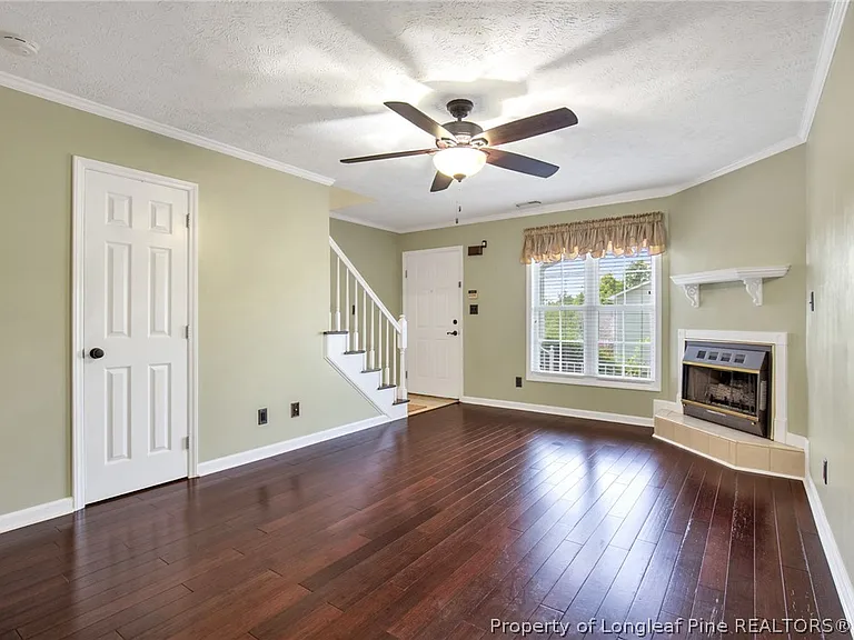 425 Cityview Ln — Photo 5