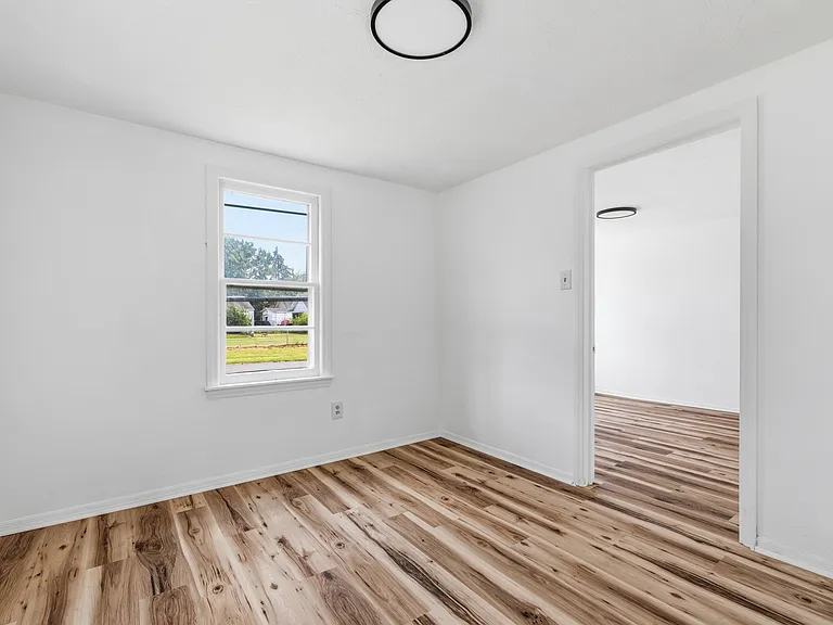 420 W 25th St — Photo 5