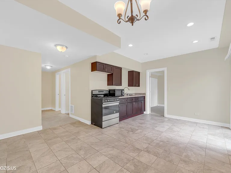 1906 Armwood Ln — Photo 37