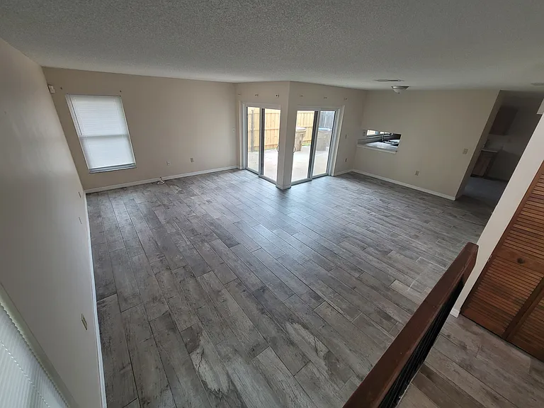 456 Hunter Cir — Photo 2